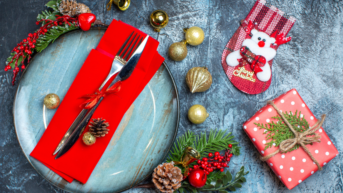 Celebrate the Holidays with Iconic Christmas Tree Dinnerware